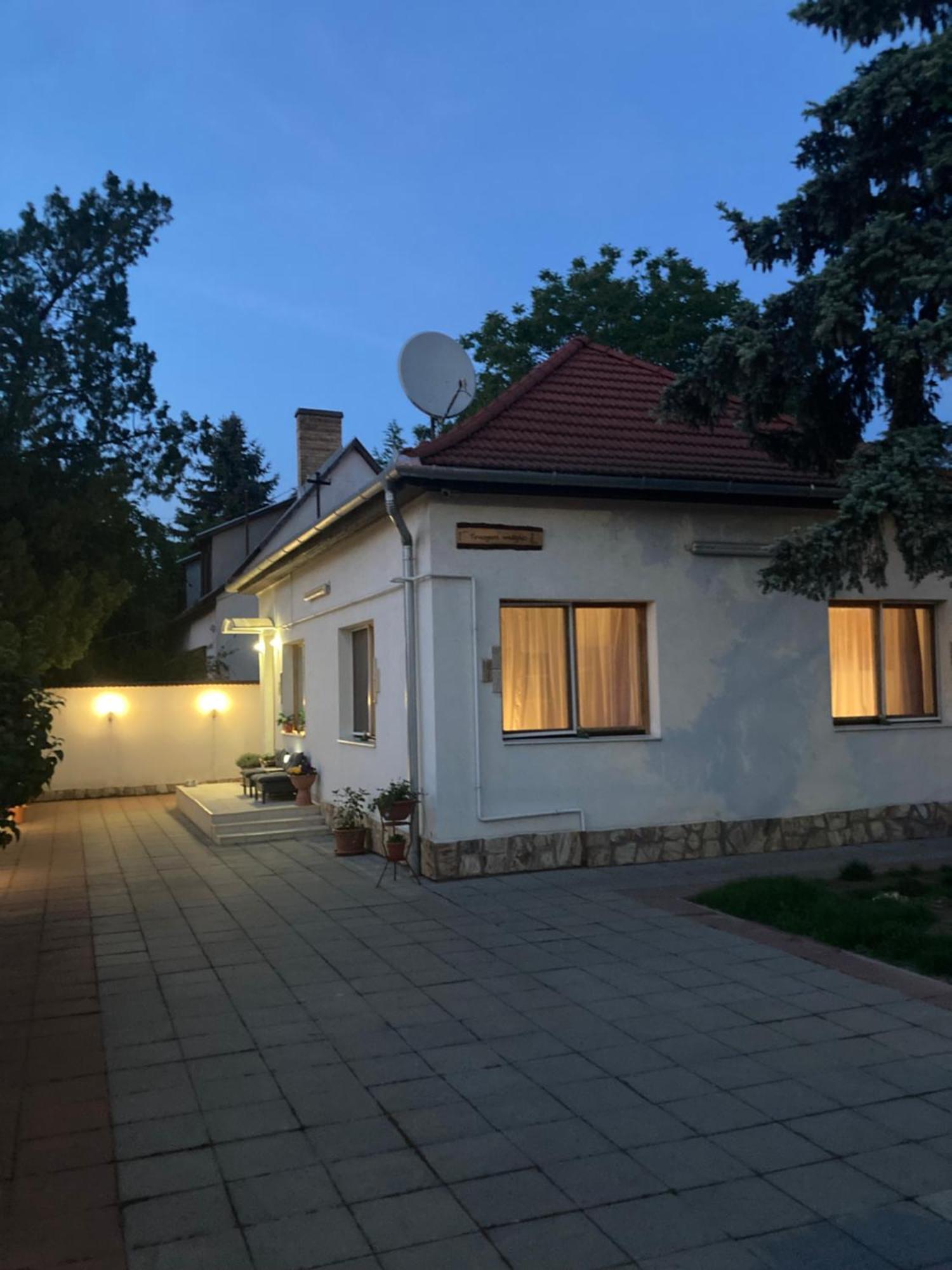 Tavaszpart Vendeghaz Apartment Szeged Exterior photo