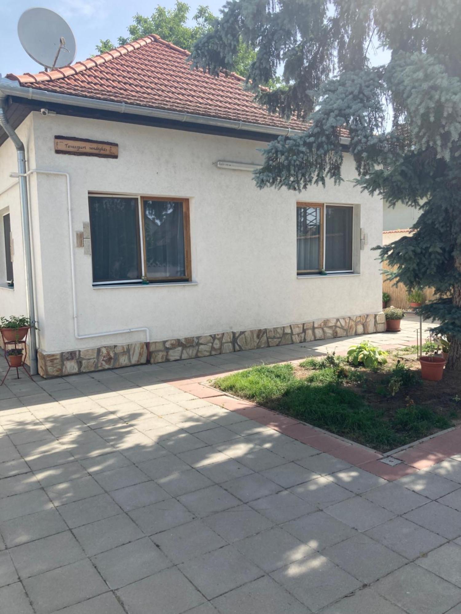 Tavaszpart Vendeghaz Apartment Szeged Exterior photo
